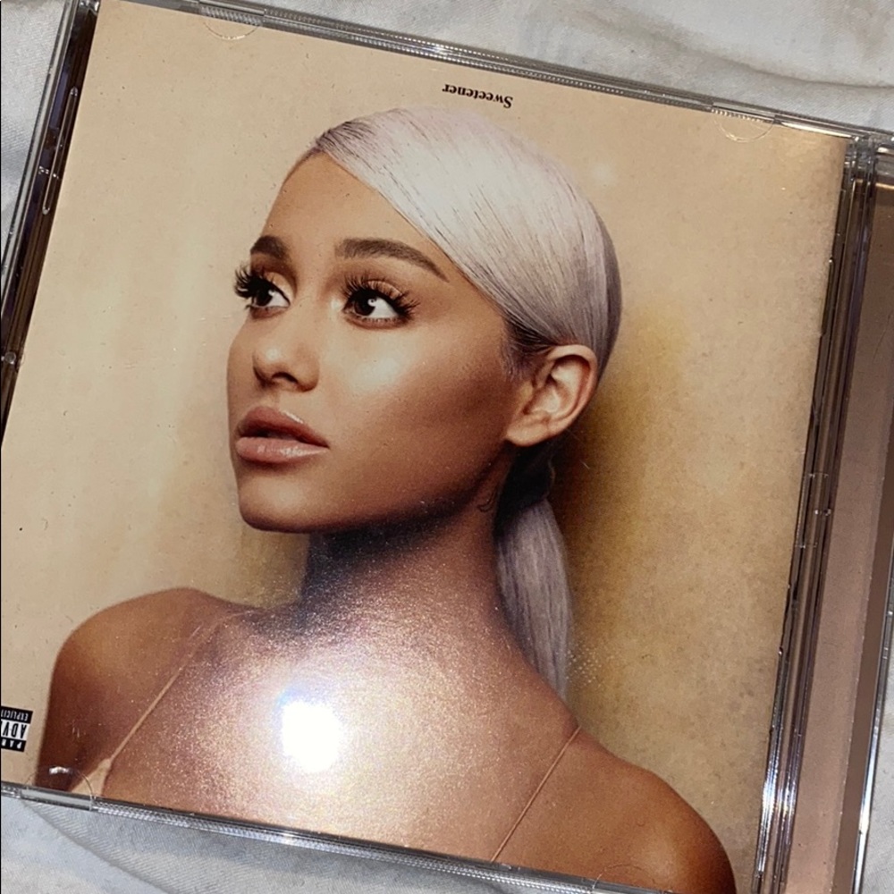 Arians grande sweetener CD